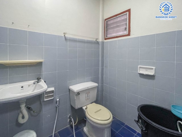 *****ทาวน์เฮ้าส์มือสองย่านนนทบุรี ม.บัวทอง3 กาญจนาภิเษก บนเนื้อที่ 18 ตร.ว. ฟังก์ชัน 2 ห้องนอน 1 ห้องน้ำ 1 ที่จอดรถ แถมฟรี! 2 เครื่องปรับอากาศ ในราคาล้านกว่าๆ เดินทางสะดวก ใกล้เซ็นทรัลเวสต์เกต และรถไฟฟ้าสายสีม่วง "สถานีคลองบางไผ่" จองด่วน!